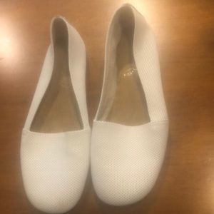 Aerosoles white leather flats